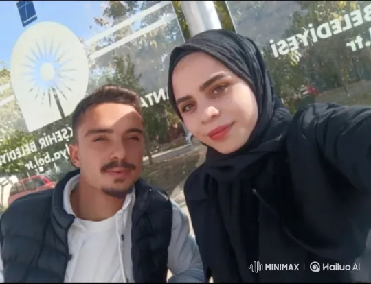 Family Embrace Captured in Evening's Warm Glow – AI Generated Video | Hailuo AI