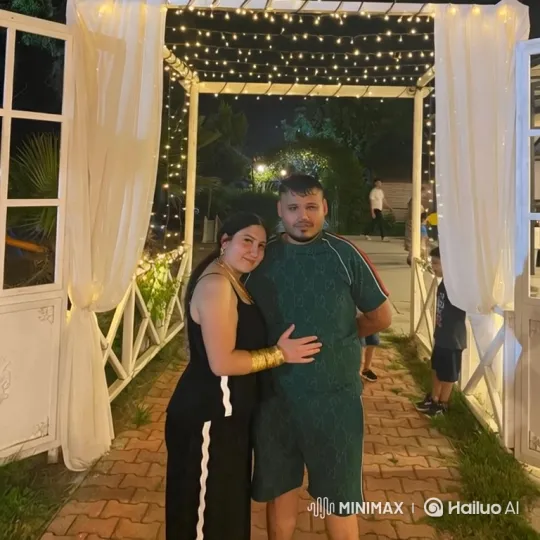 Family Embrace Captured on Intimate Summer Video – AI Generated Video | Hailuo AI