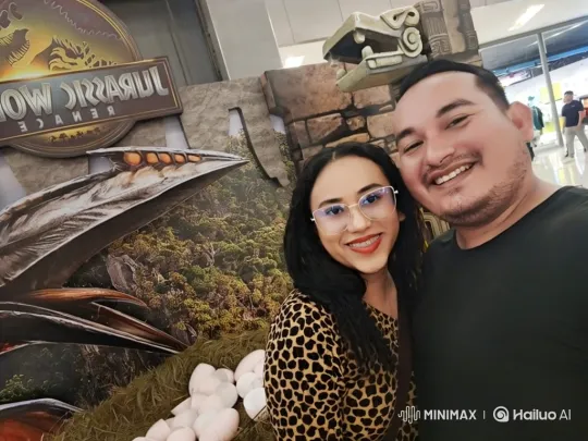 Family Embraces in Jurassic World Display – AI Generated Video | Hailuo AI