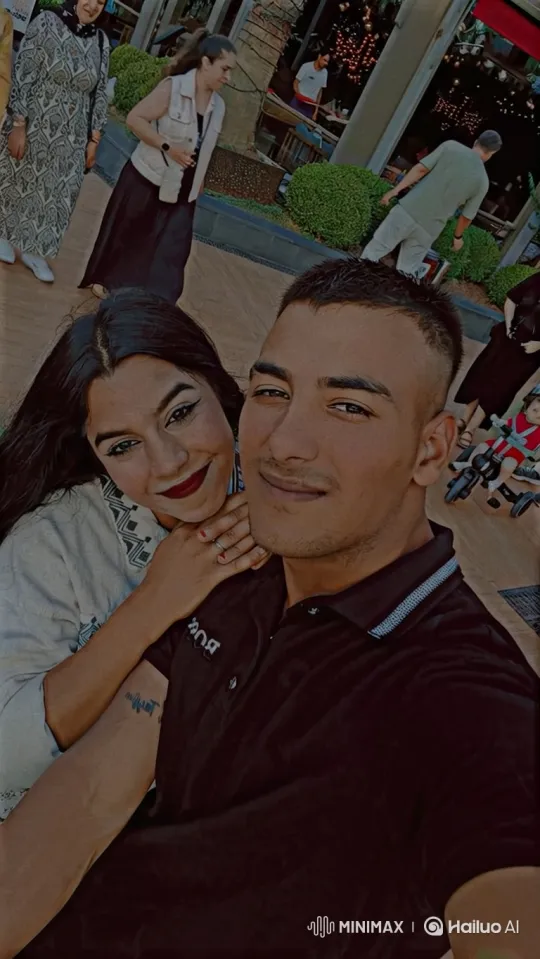 Couple and Daughter's Heartwarming Summer Evening Hug – AI Generated Video | Hailuo AI
