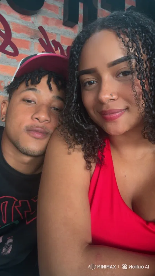 Family Portrait: Couple and Their Daughter's Joyful Reveal – AI Generated Video | Hailuo AI