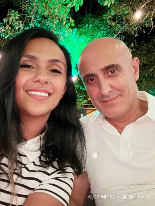 Family Reunion: Loving Embrace in Sunlit Outdoor Scene – AI Generated Video | Hailuo AI