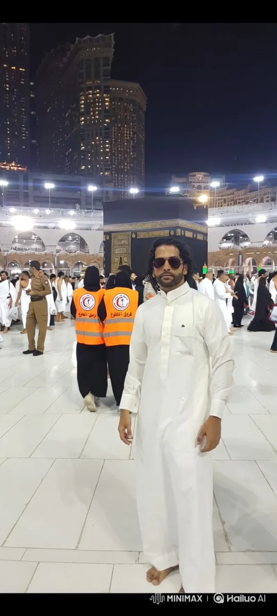 Man in White Robe Prepares for Helicopter Journey – AI Generated Video | Hailuo AI