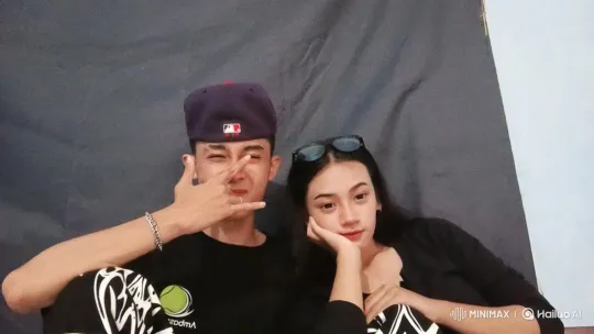 Young Couple and Daughter's Joyful Summer Hug – AI Generated Video | Hailuo AI