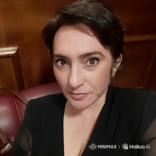 Leonardo DiCaprio Surprises Anna with a Congratulatory Handshake – AI Generated Video | Hailuo AI