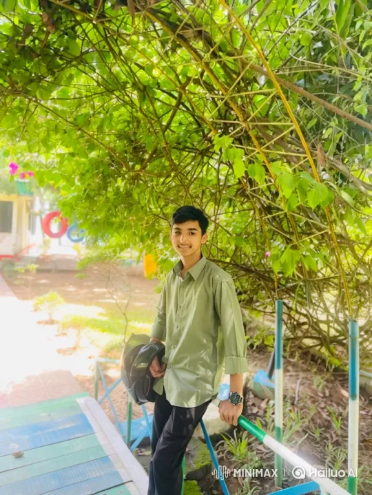 Young Couple Shares Intimate Moment in Golden-Hour Park – AI Generated Video | Hailuo AI