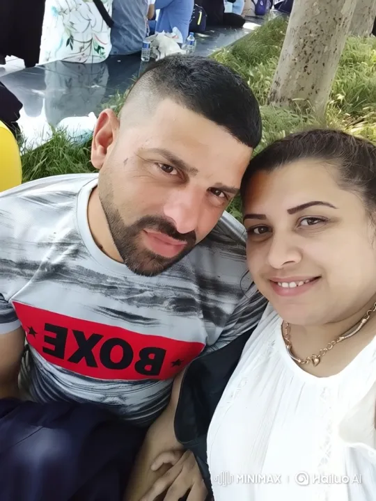 Summer Evening Family Reunion Captured on Video – AI Generated Video | Hailuo AI