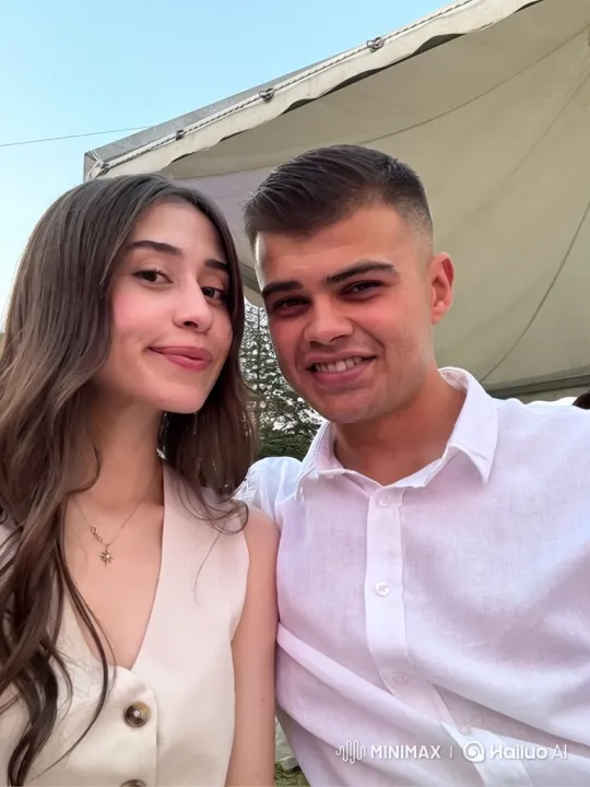 Young Family's Joyful Summer Evening Embrace – AI Generated Video | Hailuo AI
