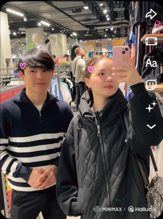 Family Embraces Under Streetlight Glow – AI Generated Video | Hailuo AI
