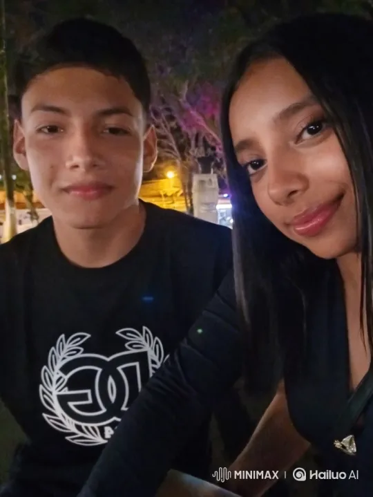 Couple's Magical Aging Transformation in a Static Selfie Video – AI Generated Video | Hailuo AI