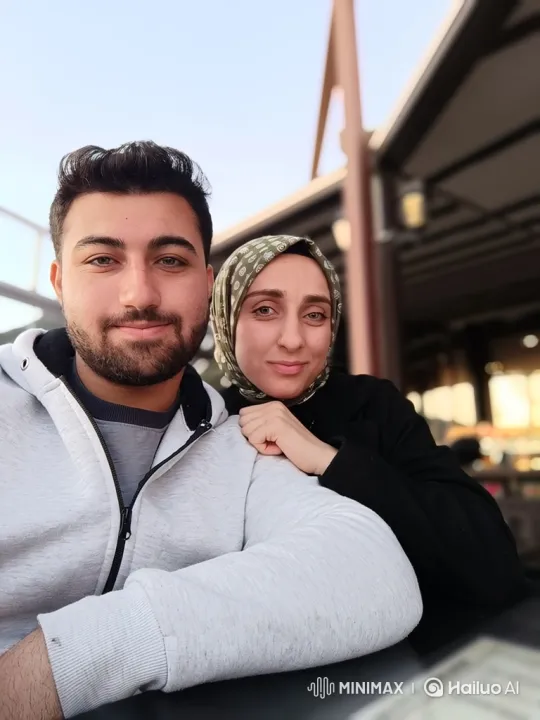 Family Bonding Moment Captured on Video – AI Generated Video | Hailuo AI