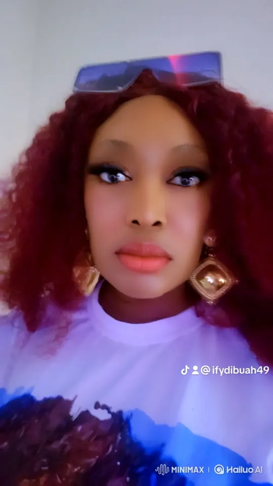 Stylish Woman in Dramatic Close-Up with Camera Movement – AI Generated Video | Hailuo AI