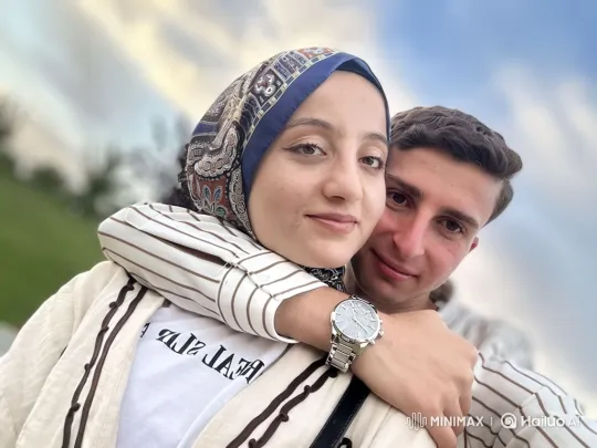 Young Family's Intimate Summer Evening Embrace – AI Generated Video | Hailuo AI