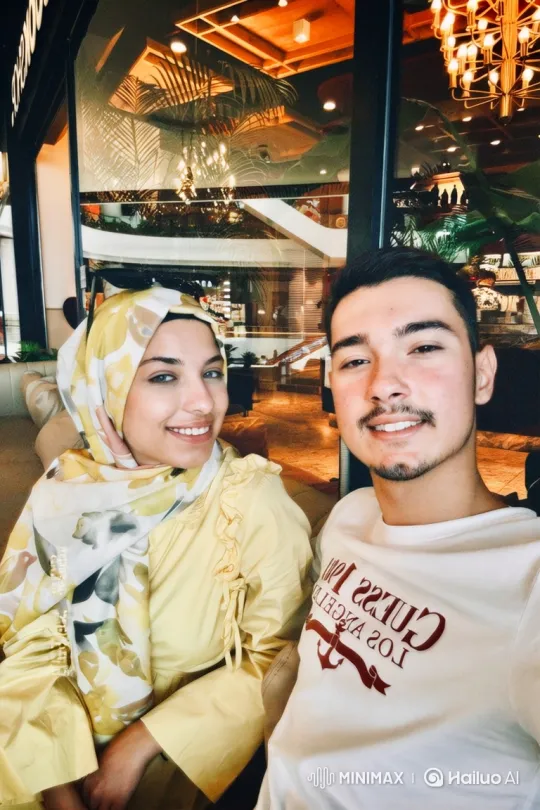 Couple and Daughter Embrace in Cafe and Outdoor Setting – AI Generated Video | Hailuo AI