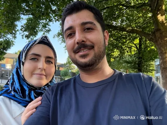 Family Embrace: Summer Evening's Warmth – AI Generated Video | Hailuo AI