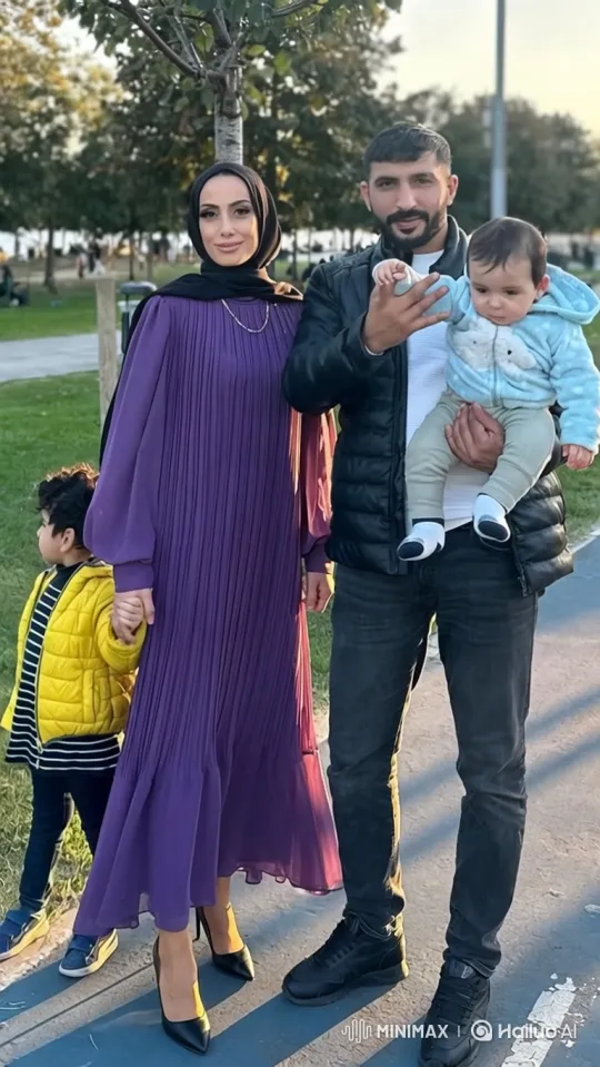 Family's Journey from Day to Evening: A Heartwarming Embrace – AI Generated Video | Hailuo AI