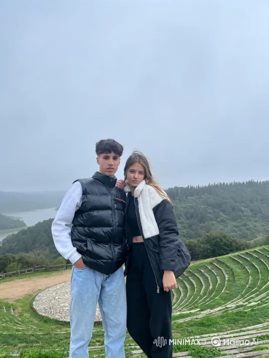 Young Family's Joyful Reunion at Scenic Viewpoint – AI Generated Video | Hailuo AI