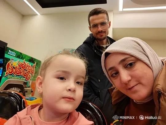 Family Reunion on a Bench at Dusk – AI Generated Video | Hailuo AI
