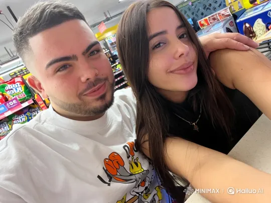 Young Family's Joyful Moment in Convenience Store – AI Generated Video | Hailuo AI
