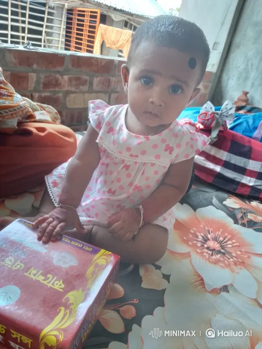 Baby Girl Observes and Smiles in a Static Shot – AI Generated Video | Hailuo AI
