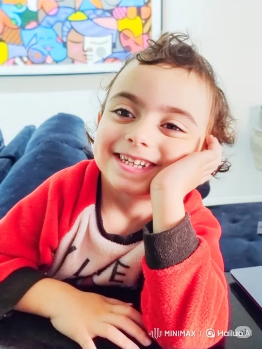 Child's Joyful Transformation from Sweet Smile to Silent Giggle – AI Generated Video | Hailuo AI