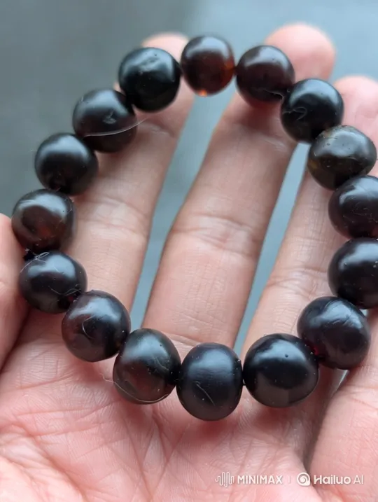 Roman Warrior Gifts Amber Bracelet to Grateful Centurion – AI Generated Video | Hailuo AI