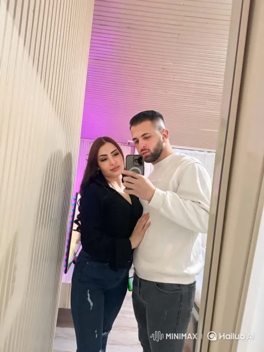 Family Embrace Captured on Intimate Night Video – AI Generated Video | Hailuo AI