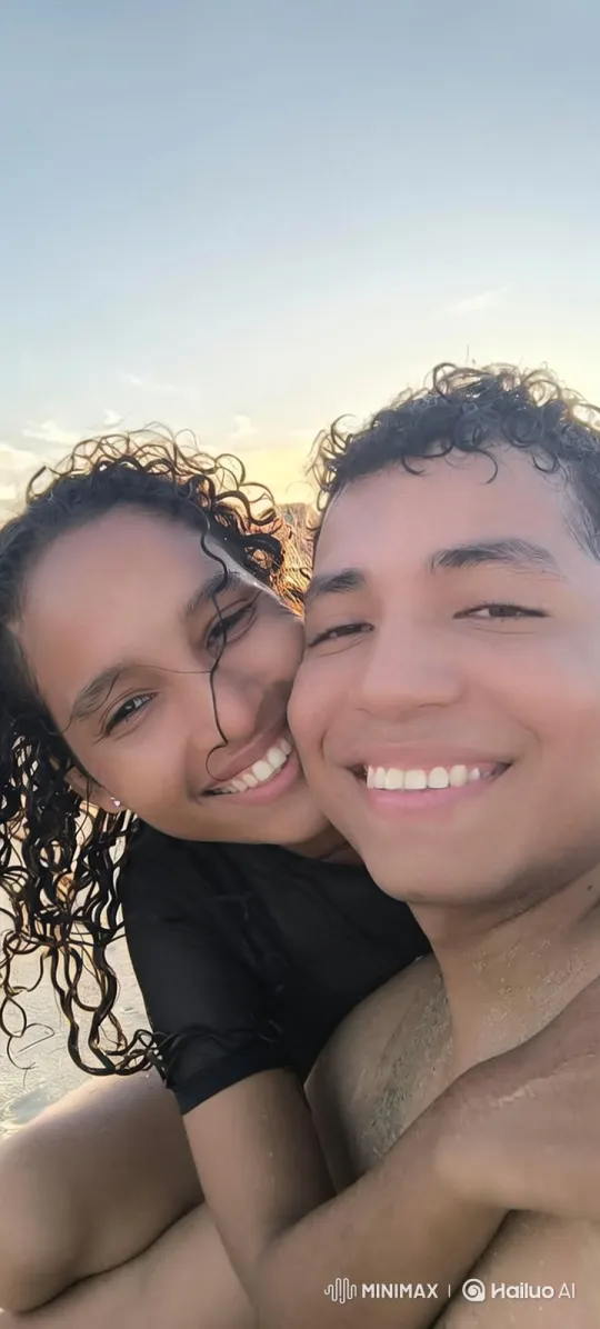 Couple Embraces on Beach, Welcomes Daughter in Golden Hour – AI Generated Video | Hailuo AI