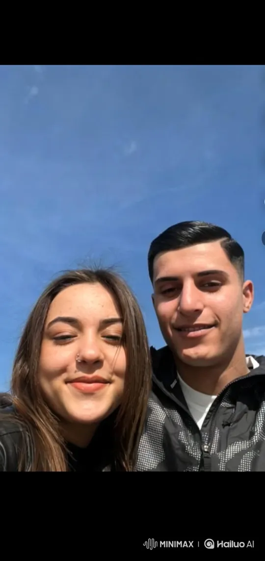 Young Family's Joyful Reunion in Park at Dusk – AI Generated Video | Hailuo AI