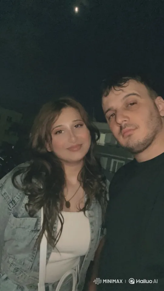 Family Embrace Captured in Intimate Summer Night Video – AI Generated Video | Hailuo AI