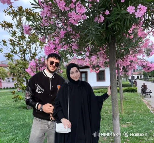 Family Reunion on a Summer Evening Park Bench – AI Generated Video | Hailuo AI