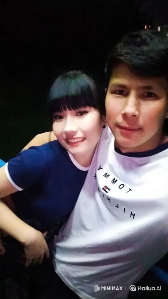 Family Reunion: Summer Evening with a Loving Embrace – AI Generated Video | Hailuo AI