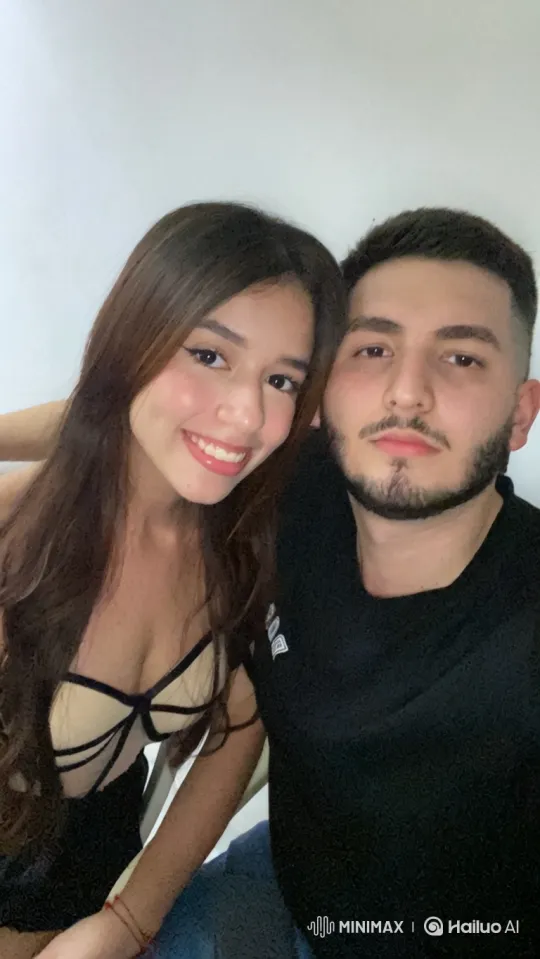 Realistic Family Portrait Video with Seamless Generational Blend – AI Generated Video | Hailuo AI