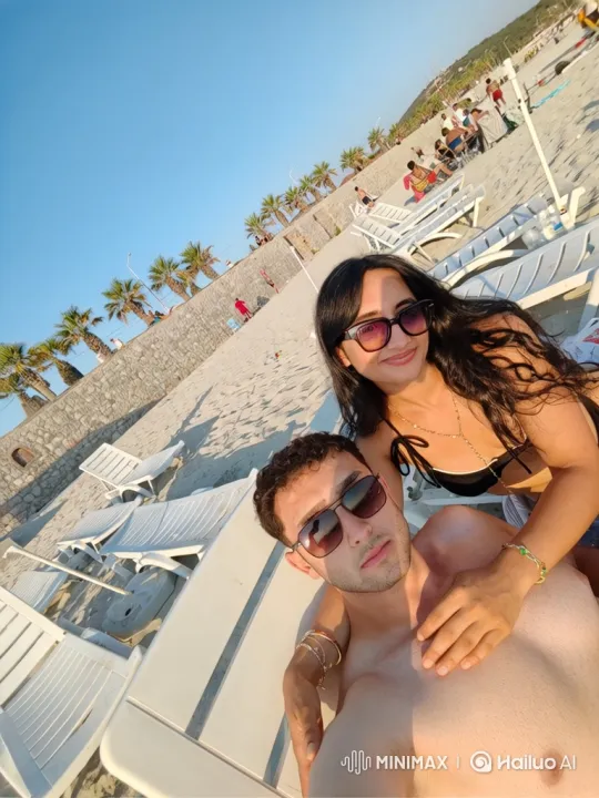 Couple Reunites with Grandchildren on Sunny Beach – AI Generated Video | Hailuo AI