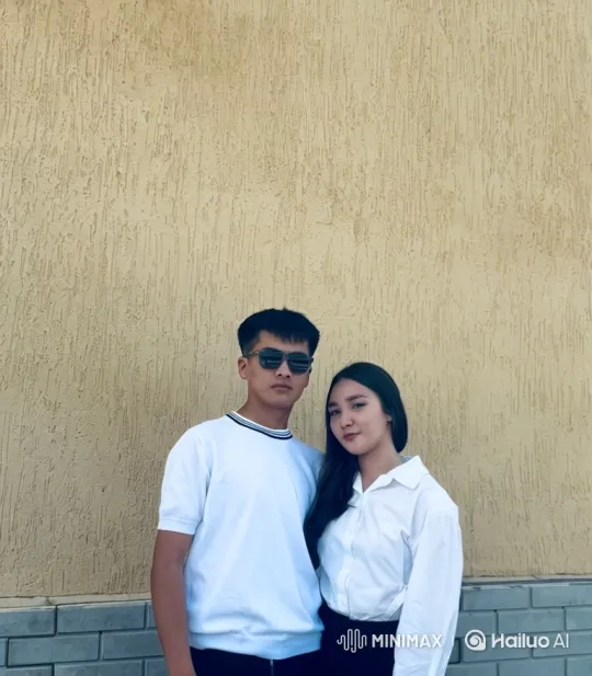 Family Embrace Captured in Intimate Video – AI Generated Video | Hailuo AI