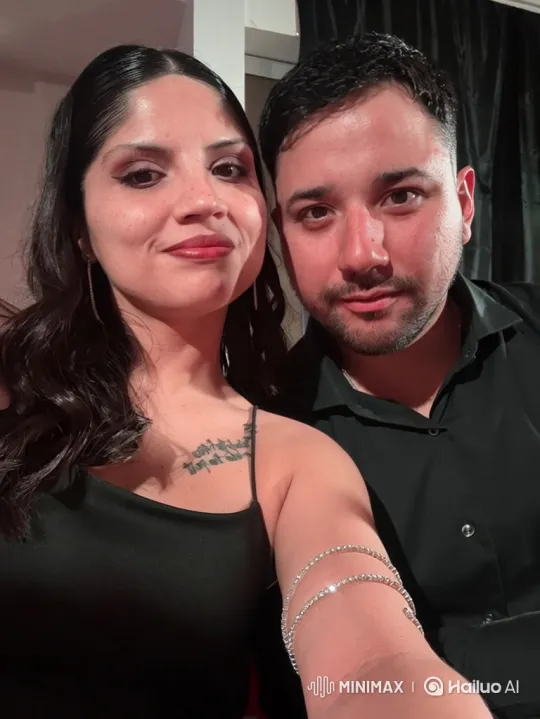 Family Portrait: Parents Embrace Their Joyful Daughter – AI Generated Video | Hailuo AI