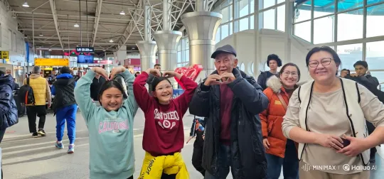 Family Poses for Joyful Heart Shapes in Airport Terminal – AI Generated Video | Hailuo AI
