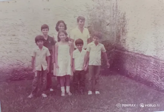 Children Recreate a Vintage Photo with Joyful Energy – AI Generated Video | Hailuo AI