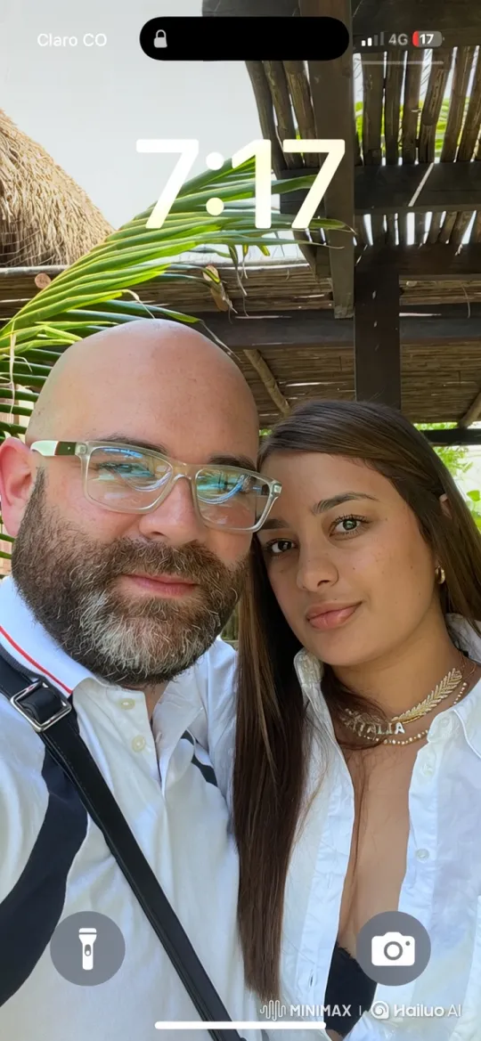 Family Embraces Love in Tropical Setting – AI Generated Video | Hailuo AI