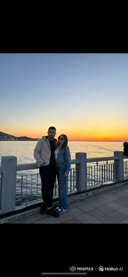Family Embraces in Warm Sunset Glow – AI Generated Video | Hailuo AI