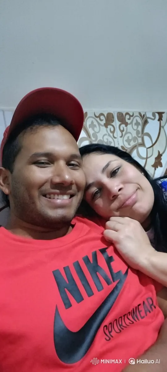 Heartwarming Family Portrait Captures Love and Joy – AI Generated Video | Hailuo AI