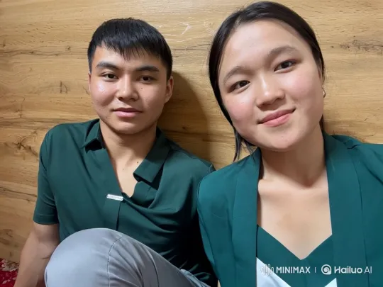 Young Family's Joyful Summer Evening Embrace – AI Generated Video | Hailuo AI
