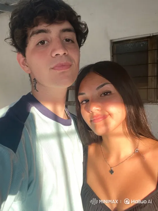 Family Embrace Captured on Candid Phone Video – AI Generated Video | Hailuo AI
