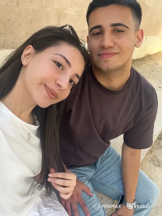 Couple and Daughter's Heartwarming Reunion at Dusk – AI Generated Video | Hailuo AI