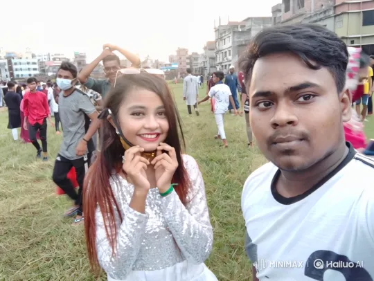 Young Couple Shares Silent Connection in Golden Hour Park – AI Generated Video | Hailuo AI