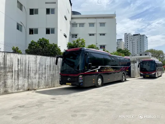 Tour Bus Transforms into a Fighter Jet – AI Generated Video | Hailuo AI