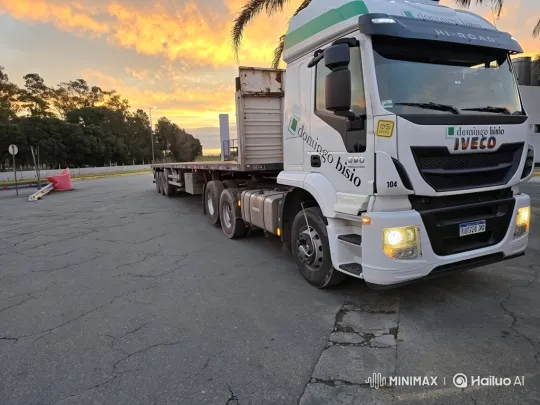 Iveco HI-ROAD Truck Lowering on Cracked Asphalt Lot – AI Generated Video | Hailuo AI