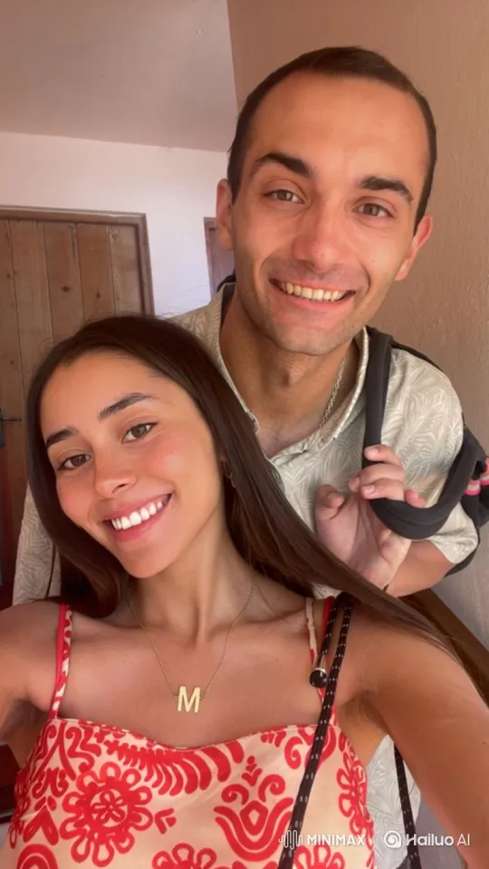 Hyper-Realistic Animated Family Portrait Video – AI Generated Video | Hailuo AI