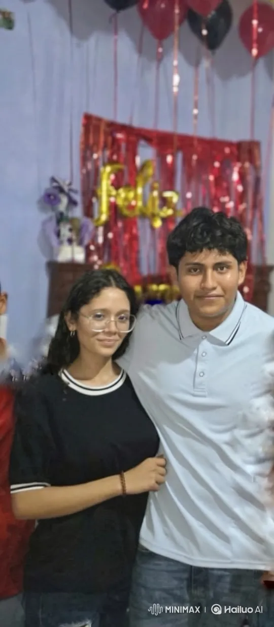 Family Portrait: Loving Moment with Newborn Girl – AI Generated Video | Hailuo AI