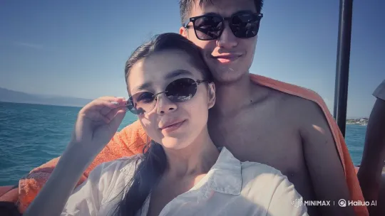 Family Embrace Captures Summer Joy – AI Generated Video | Hailuo AI